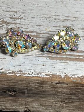 Vintage 1950s Aurora Borealis Rhinestone Clip On Earrings